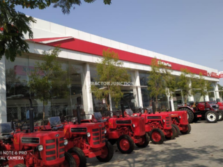 auto mahindra tractor showroom